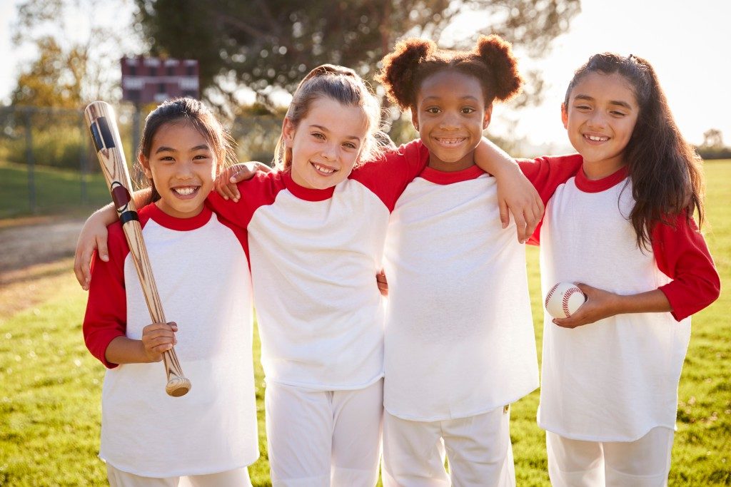 girl's baseball team members