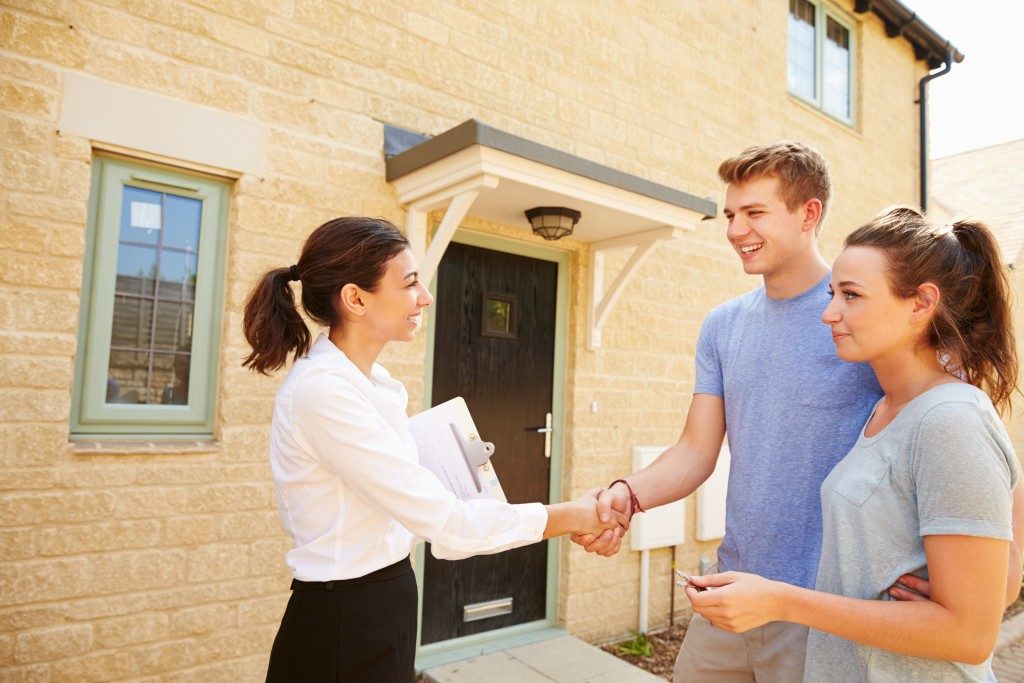 real estate agent selling house to couple