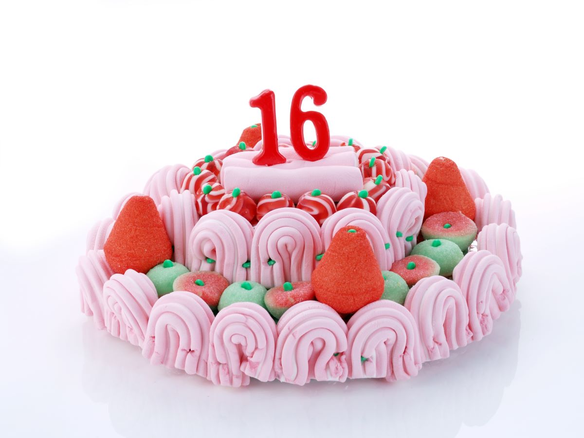 birthday cake 16 candle