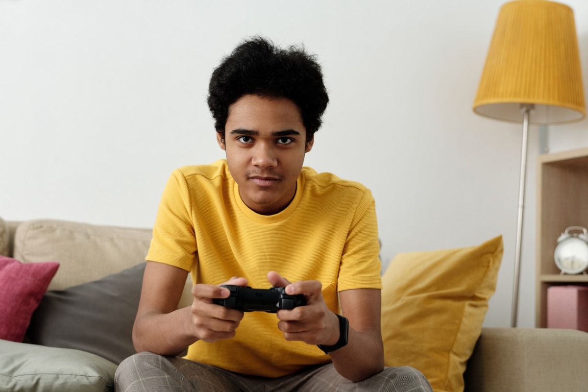 kid playing a videogame