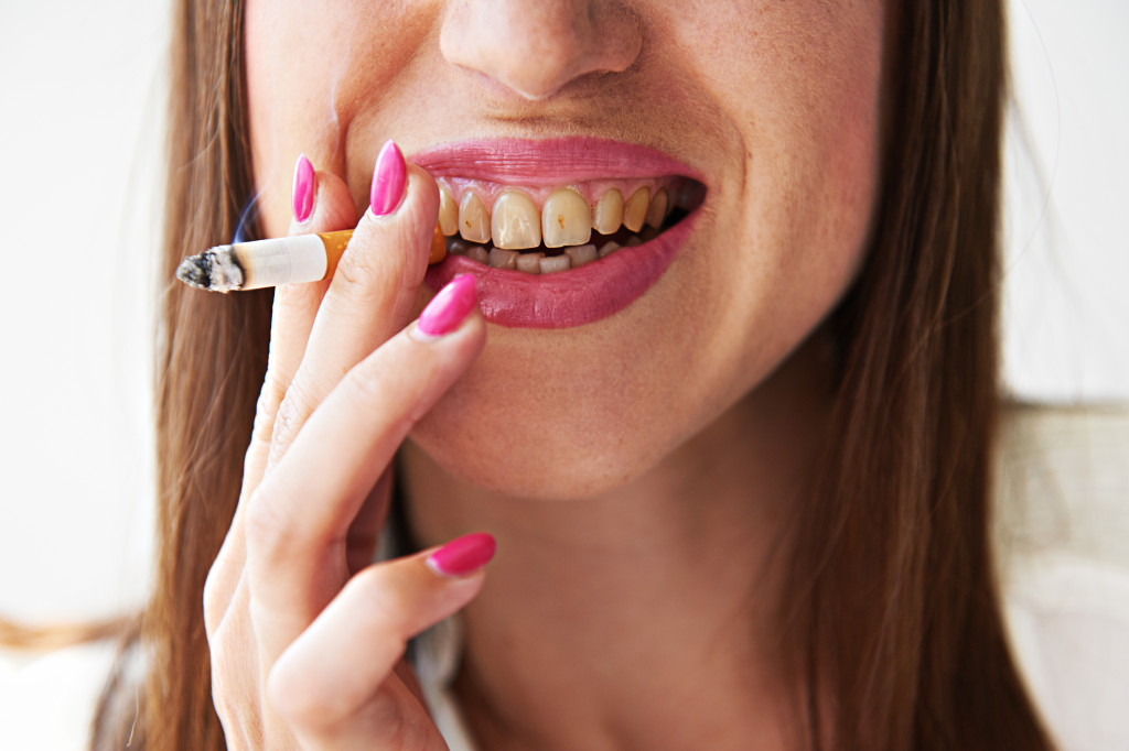 smoking woman with stained teeth